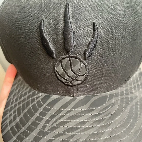 Limited edition New Era Raptors hat - Picture 6 of 6